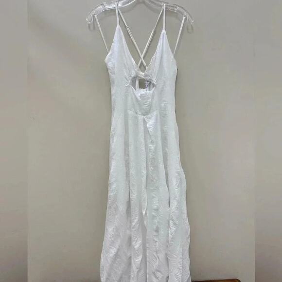 Petal and Pup Karlie white Cutout dress NWT - Picture 4 of 9